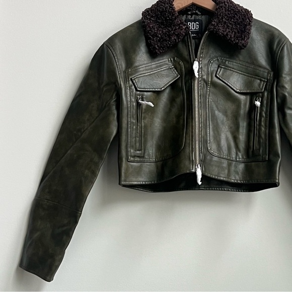 New Urban Outfitters BDG Janine Faux Leather Cropped Aviator Jacket Fur Collar - Picture 8 of 16